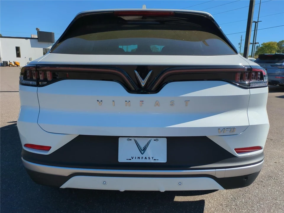2025 VinFast VF8 - Image 5 of 21