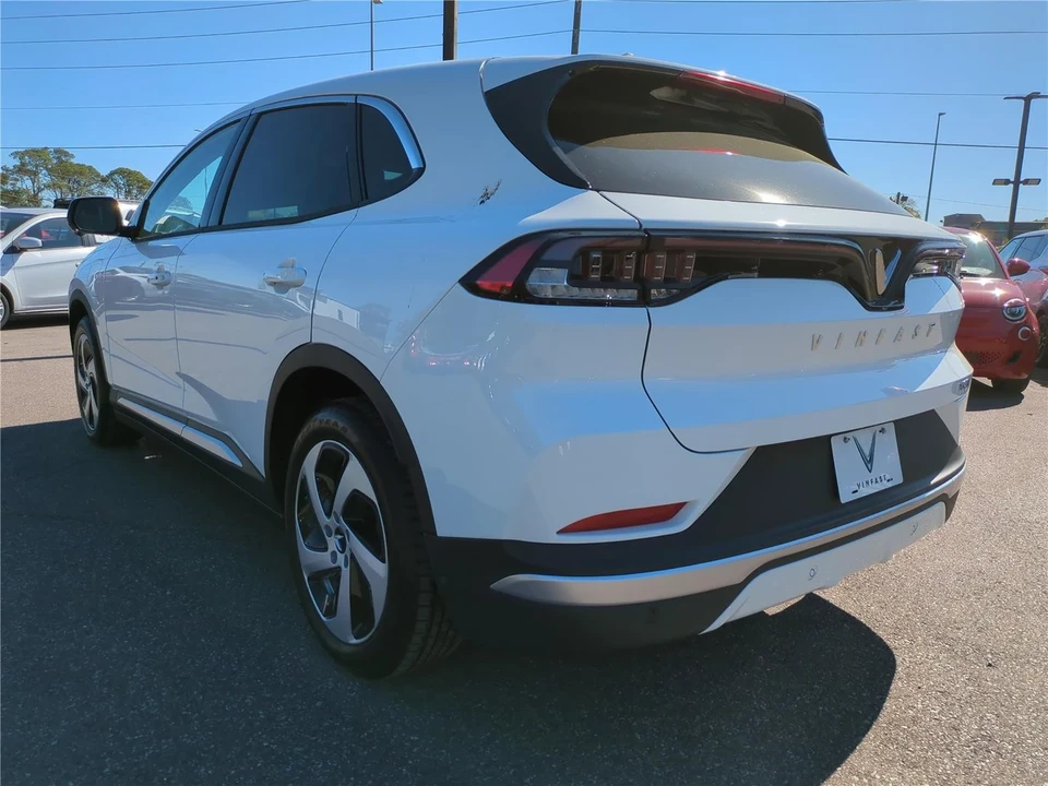 2025 VinFast VF8 - Image 6 of 21