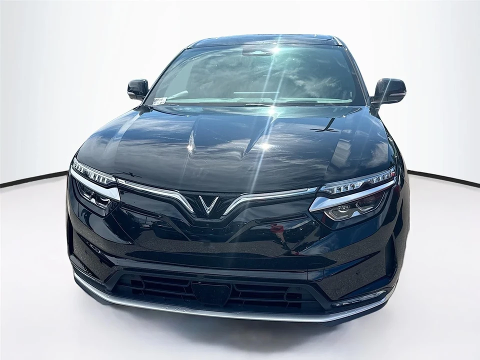 2025 VinFast VF8 - Image 2 of 21