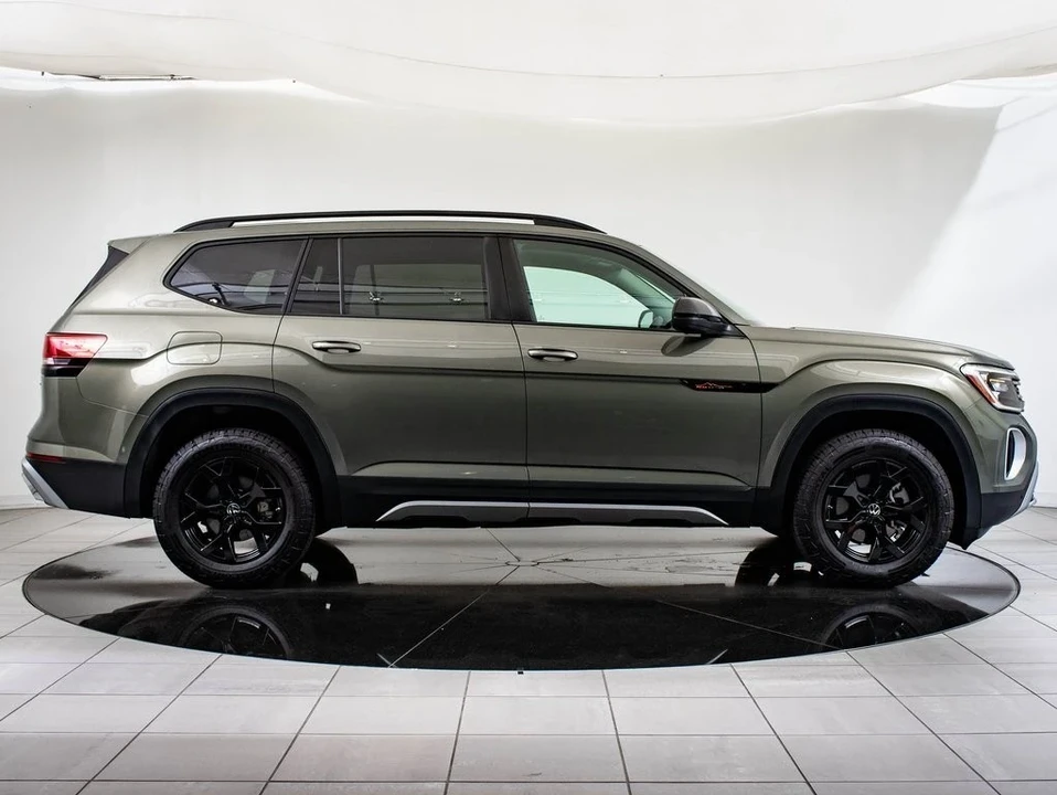 2025 Volkswagen Atlas - Image 11 of 21