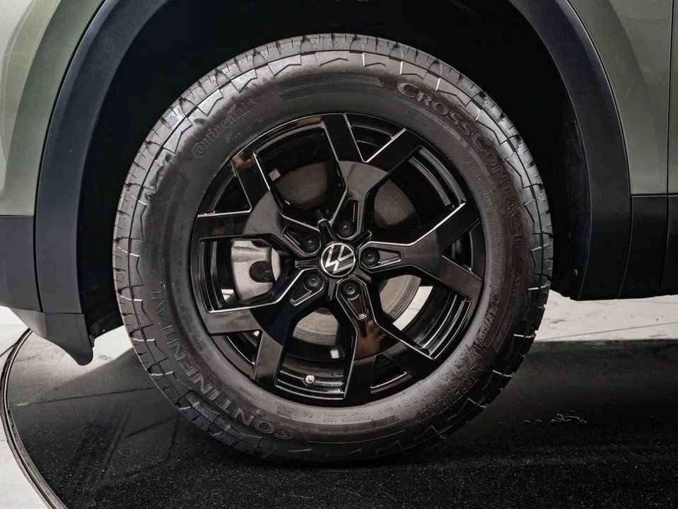 2025 Volkswagen Atlas - Image 13 of 21