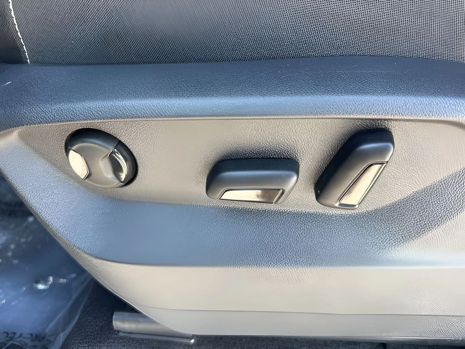 2025 Volkswagen Atlas - Image 10 of 12