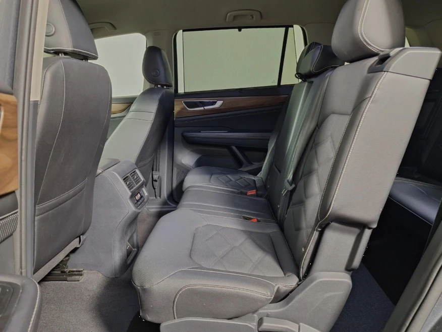 2025 Volkswagen Atlas - Image 11 of 12