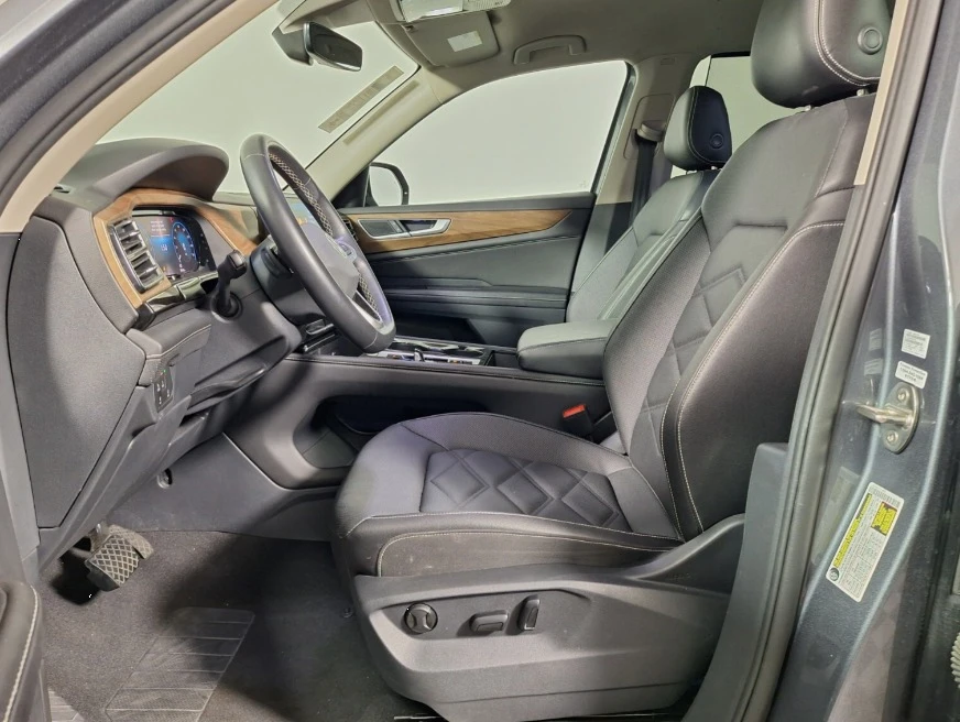 2025 Volkswagen Atlas - Image 10 of 12