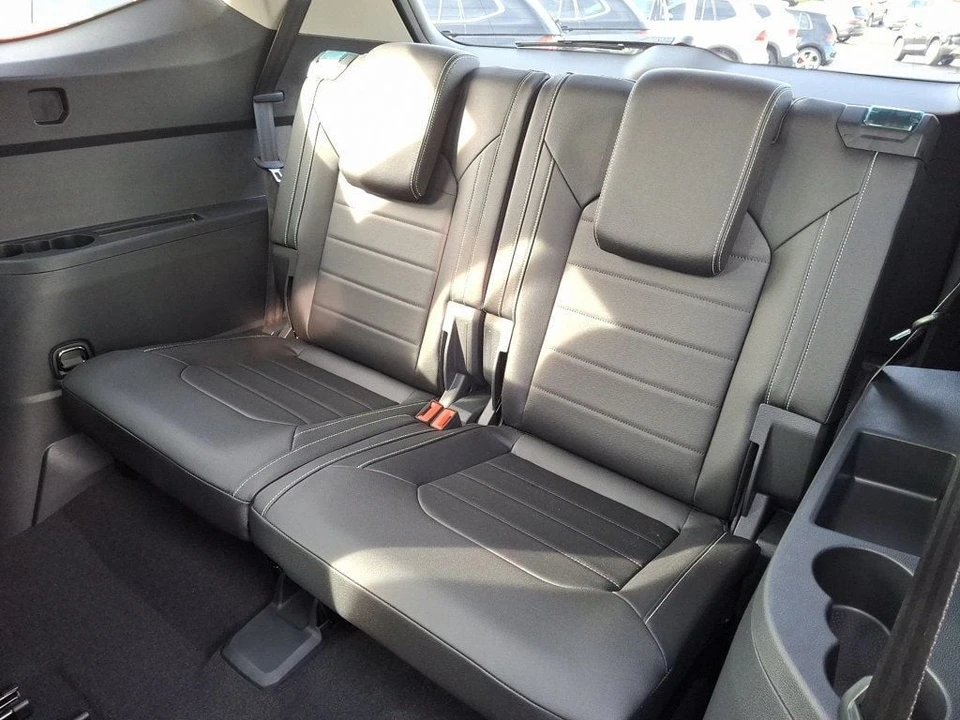 2025 Volkswagen Atlas - Image 10 of 12
