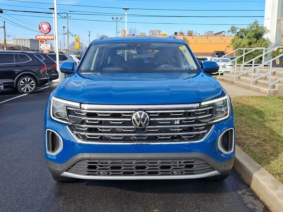 2025 Volkswagen Atlas - Image 2 of 12
