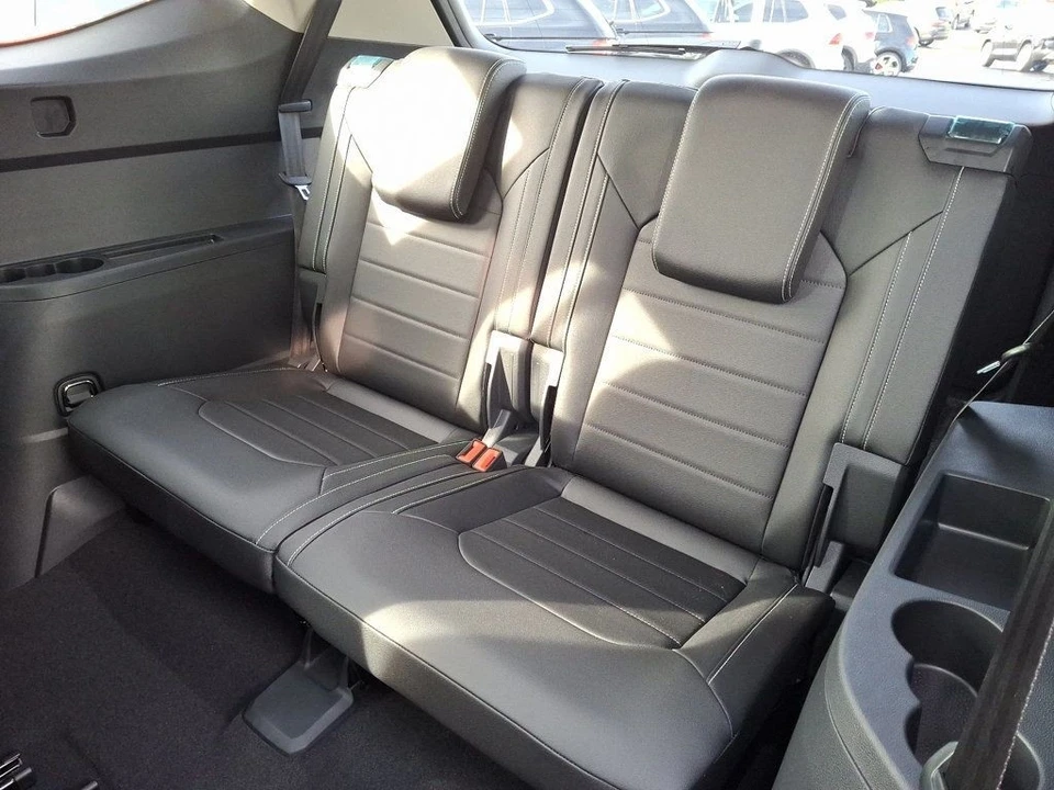2025 Volkswagen Atlas - Image 10 of 12