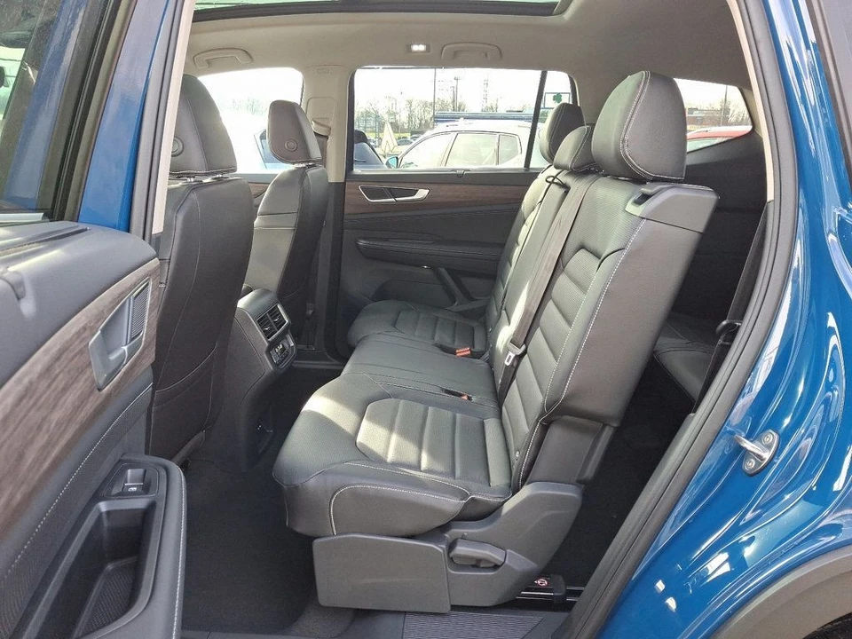 2025 Volkswagen Atlas - Image 11 of 12