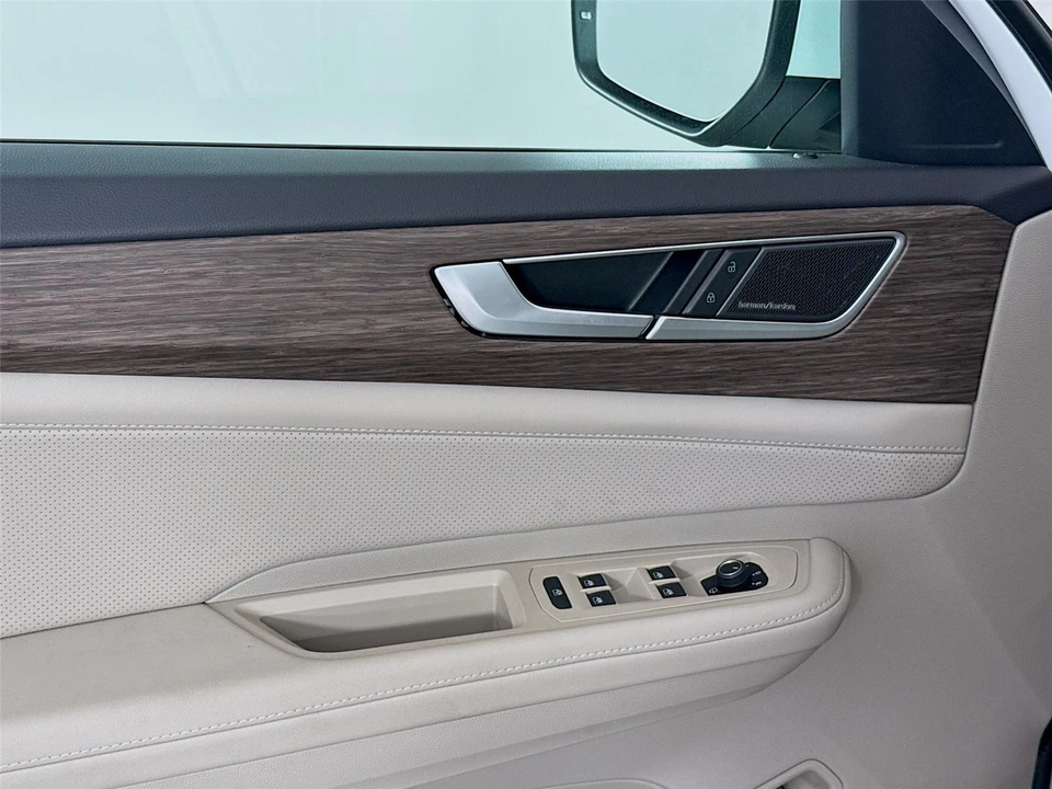 2025 Volkswagen Atlas - Image 11 of 14