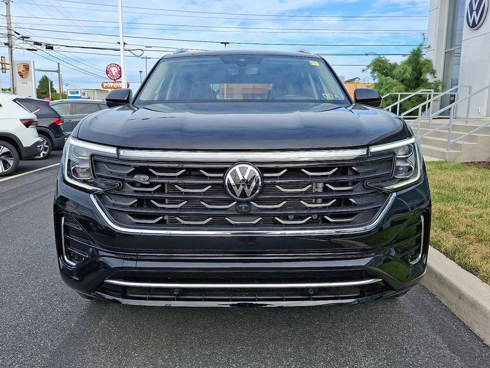 2025 Volkswagen Atlas - Image 2 of 12