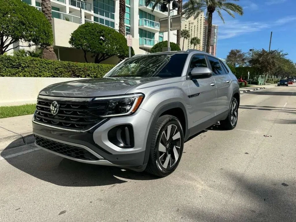 2025 Volkswagen Atlas - Image 2 of 12
