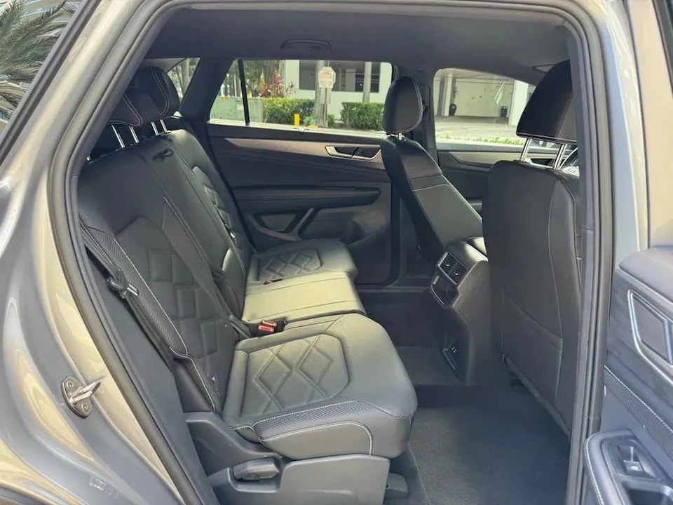 2025 Volkswagen Atlas - Image 10 of 12