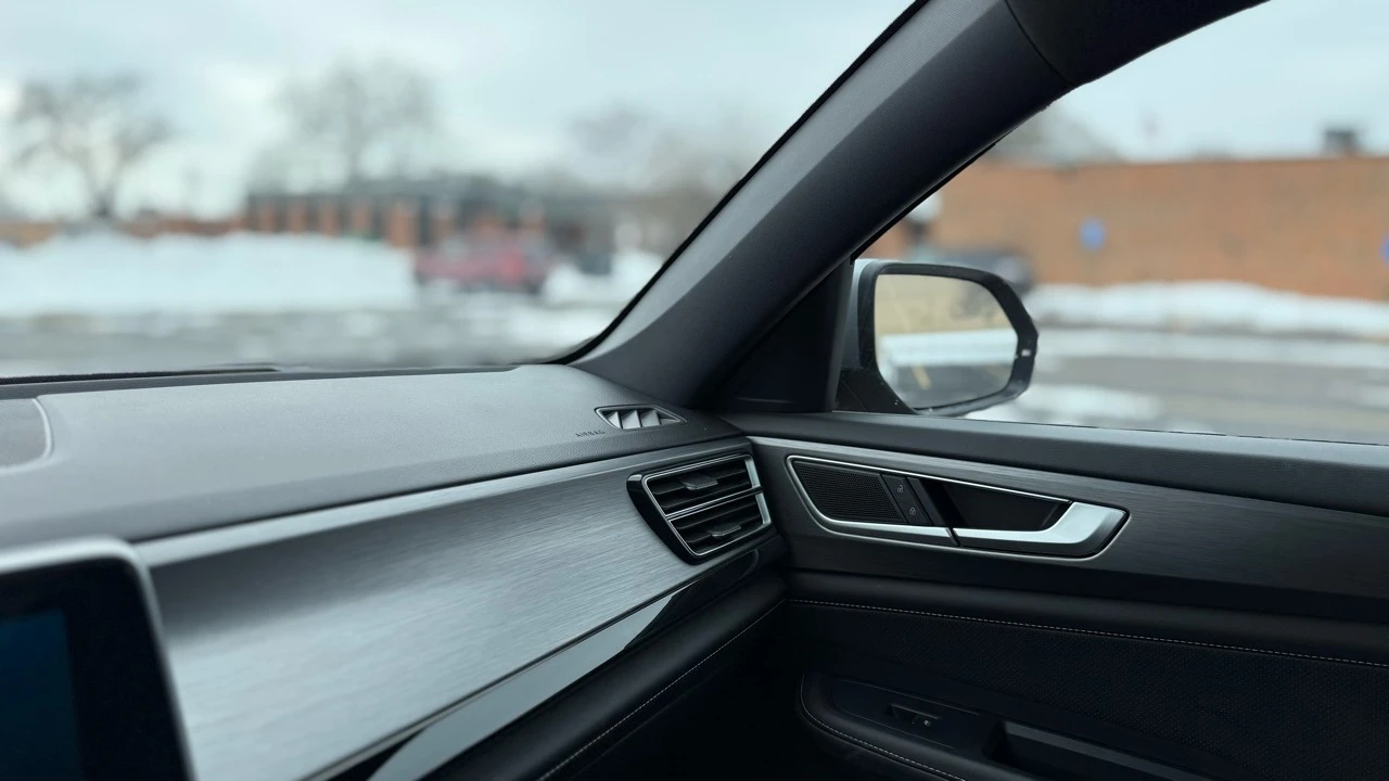 2025 Volkswagen Atlas - Image 20 of 21