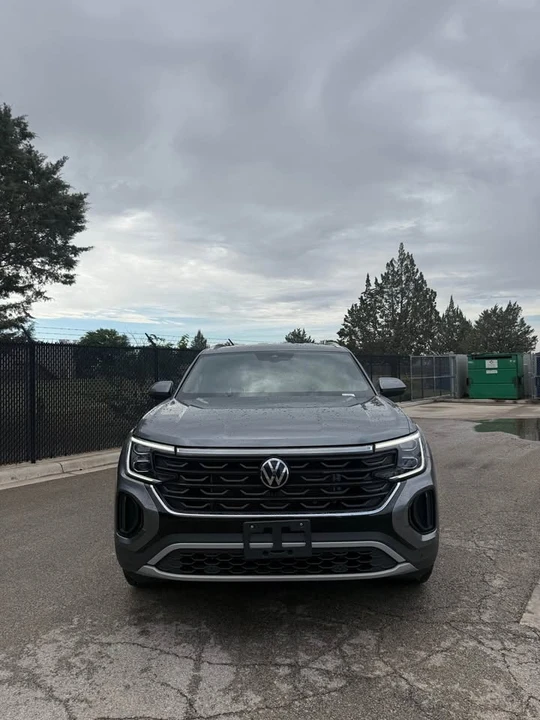2025 Volkswagen Atlas - Image 2 of 10