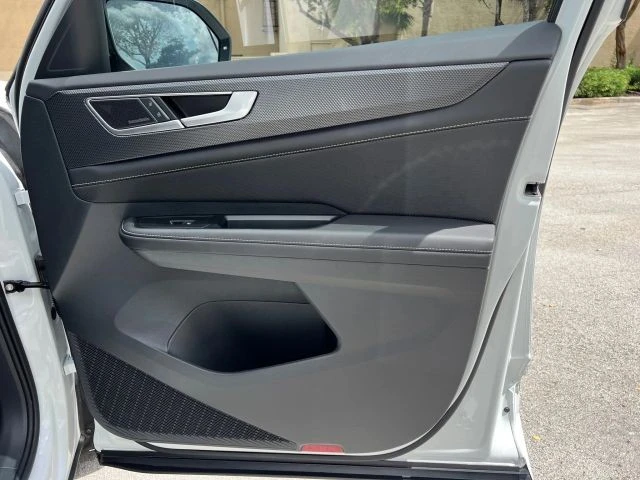 2025 Volkswagen Atlas - Image 20 of 21