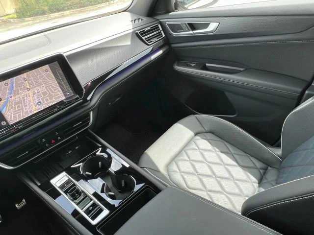 2025 Volkswagen Atlas - Image 15 of 21