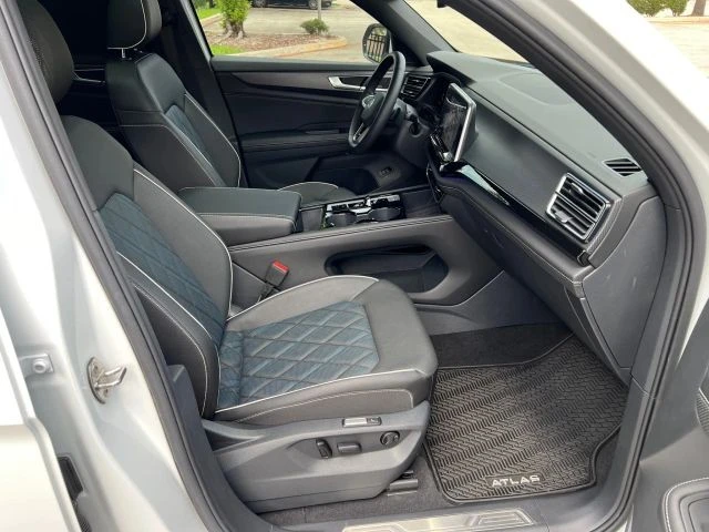 2025 Volkswagen Atlas - Image 16 of 21