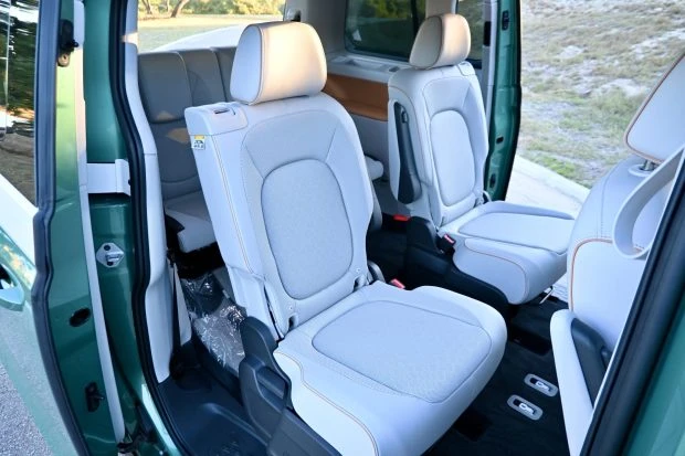 2025 Volkswagen - Image 6 of 8