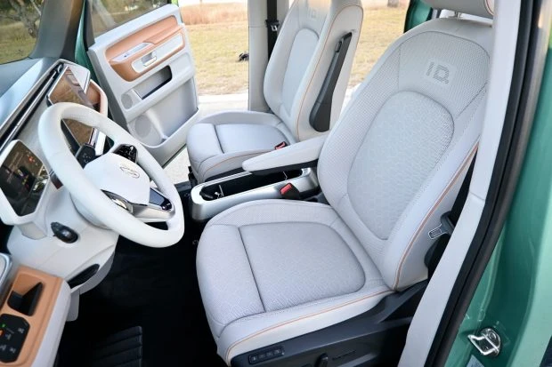 2025 Volkswagen - Image 5 of 8