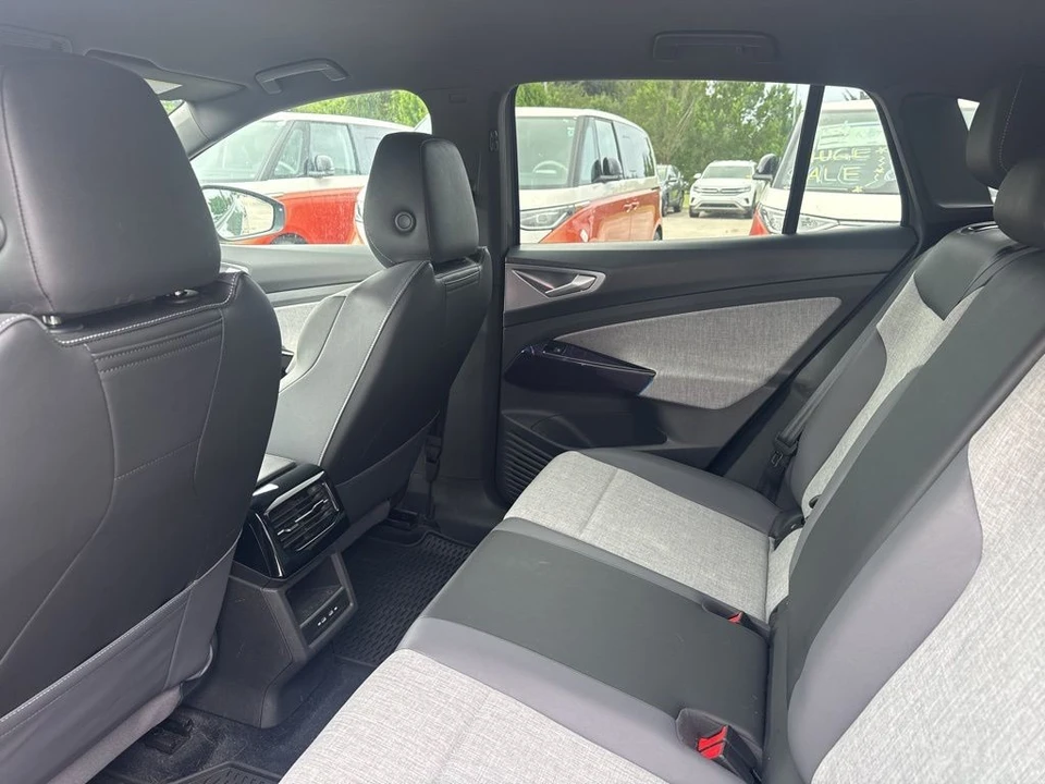 2025 Volkswagen ID.4 - Image 9 of 12