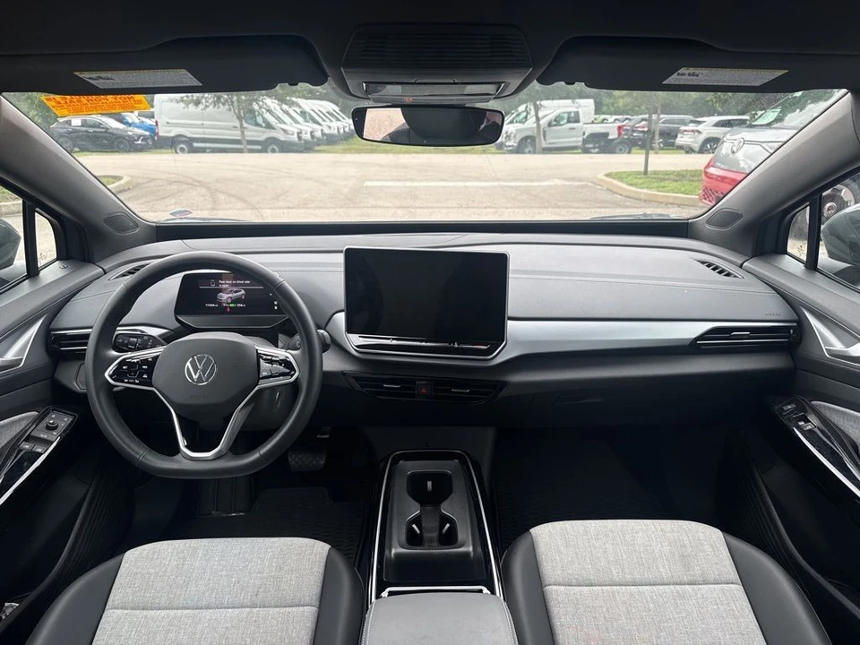 2025 Volkswagen ID.4 - Image 10 of 12