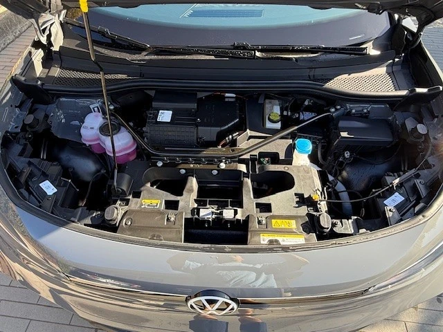 2025 Volkswagen ID.4 - Image 10 of 13