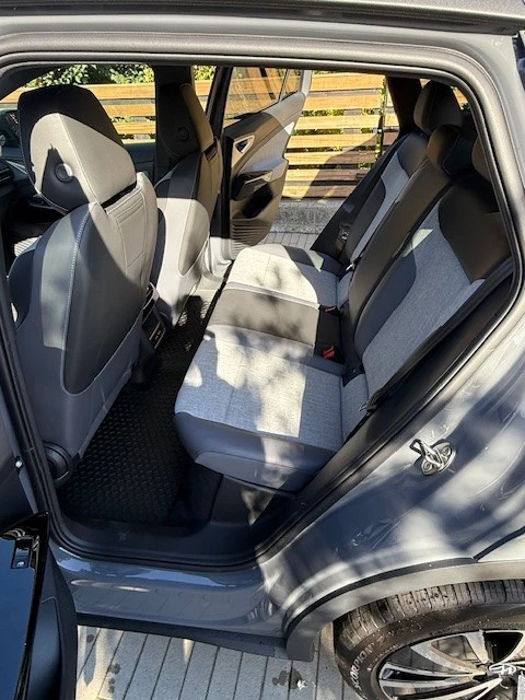 2025 Volkswagen ID.4 - Image 9 of 13
