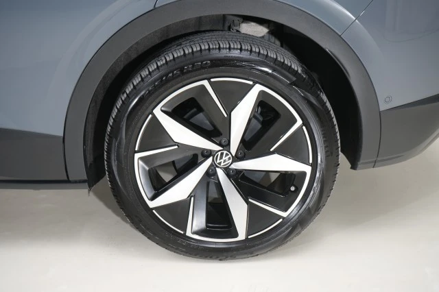 2025 Volkswagen ID.4 - Image 17 of 21