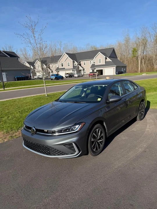 2025 Volkswagen A7 Jetta - Image 2 of 10
