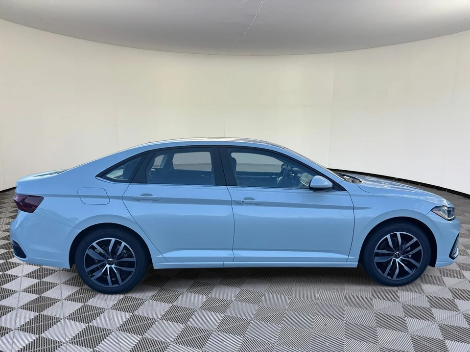 2025 Volkswagen A7 Jetta - Image 2 of 13