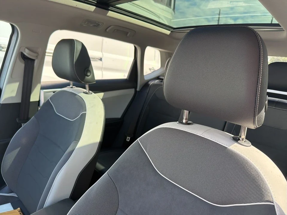 2025 Volkswagen Taos - Image 10 of 12