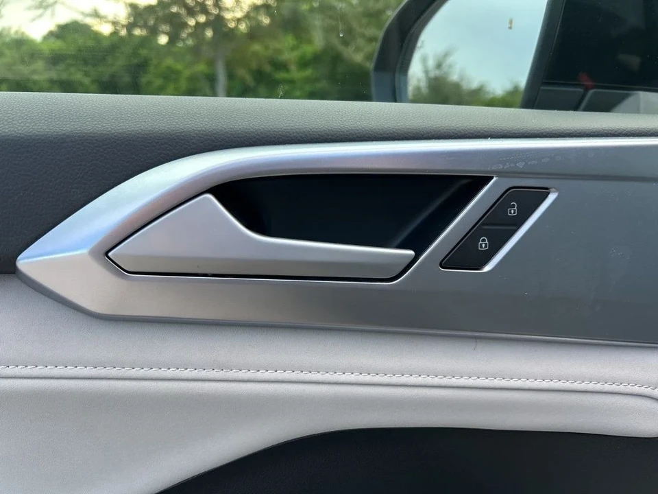 2025 Volkswagen Taos - Image 12 of 12