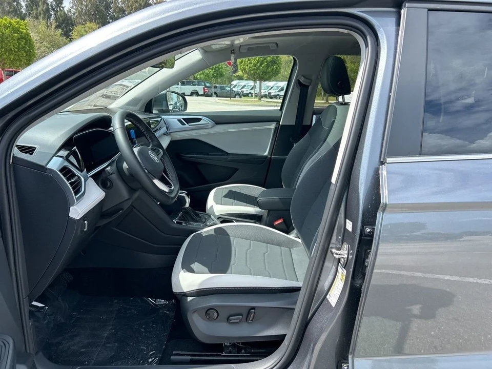 2025 Volkswagen Taos - Image 9 of 12