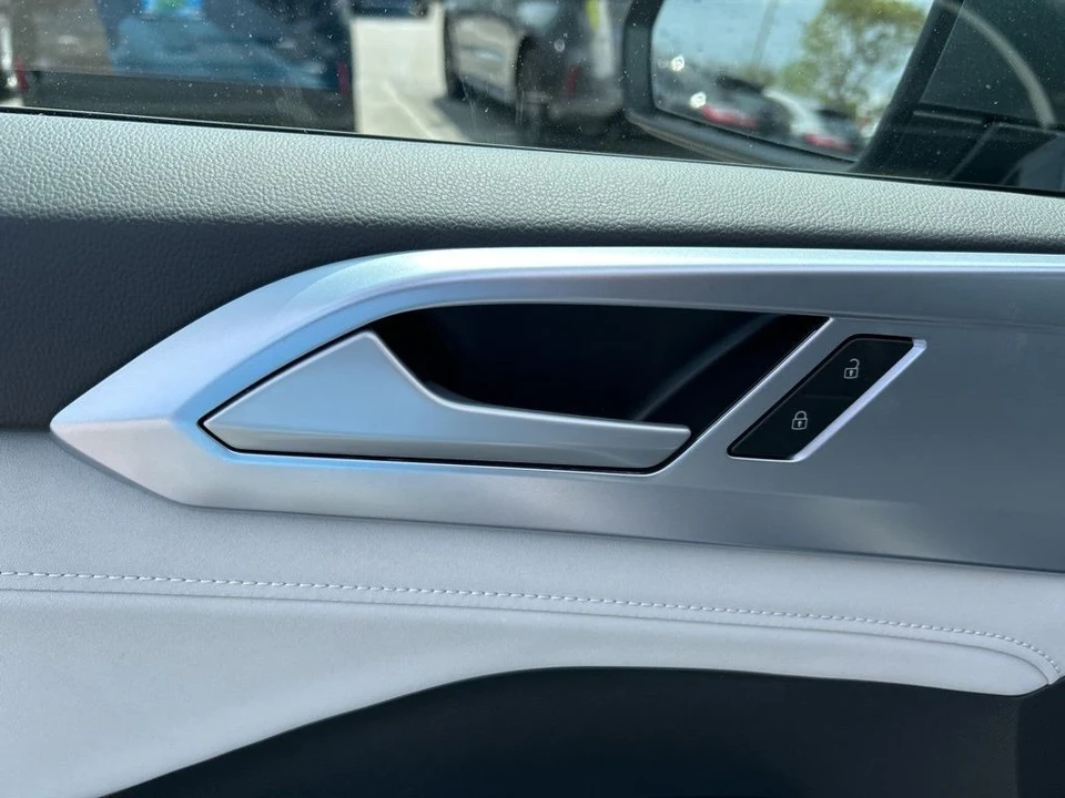 2025 Volkswagen Taos - Image 12 of 12