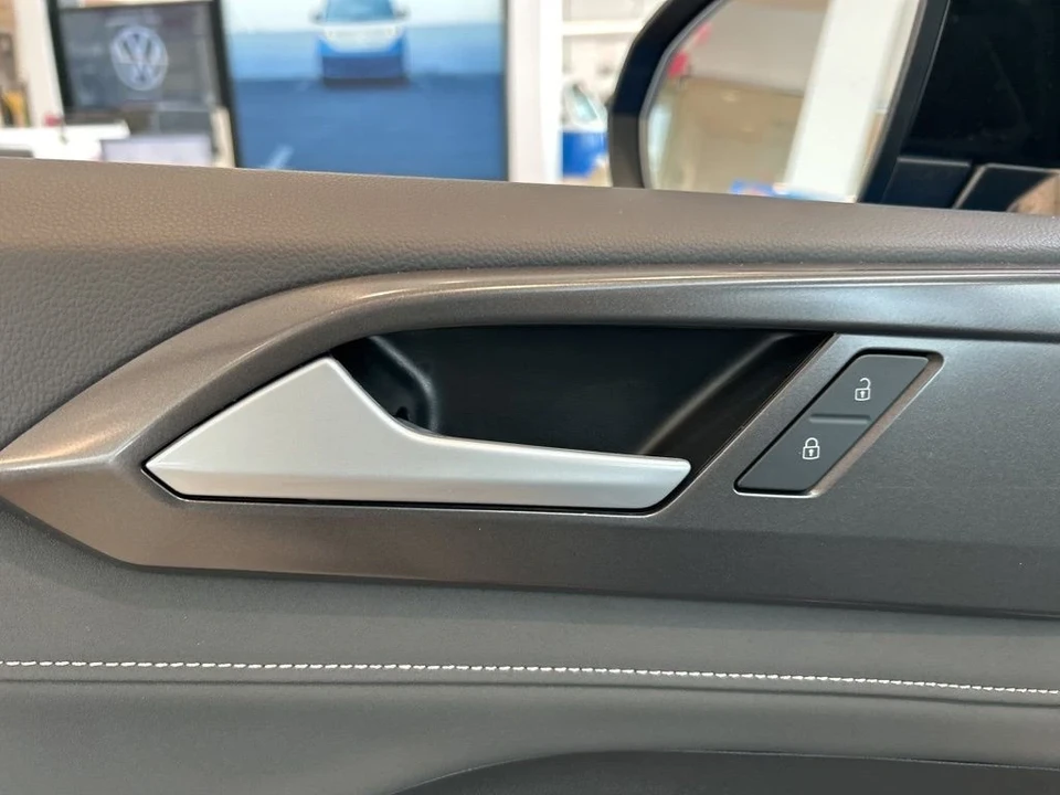 2025 Volkswagen Taos - Image 11 of 12