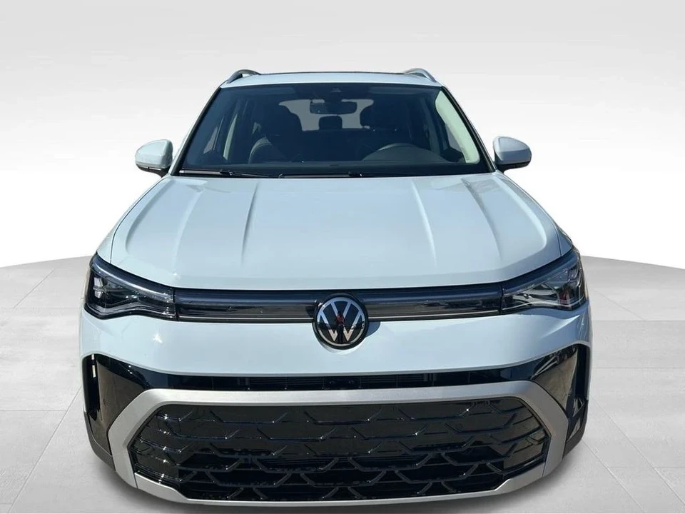 2025 Volkswagen Taos - Image 8 of 12