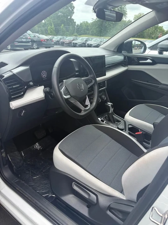 2025 Volkswagen Taos - Image 4 of 8