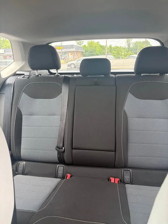 2025 Volkswagen Taos - Image 7 of 8