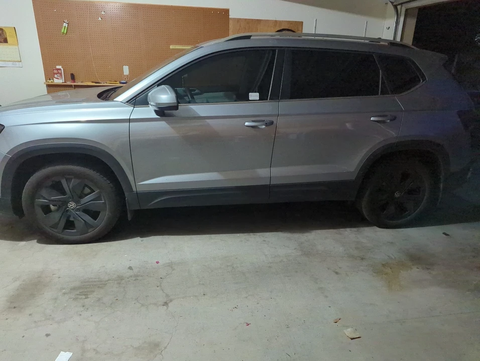 2025 Volkswagen Taos - Image 2 of 3