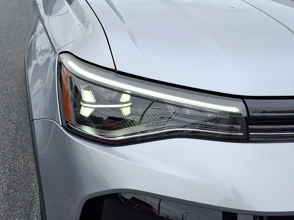 2025 Volkswagen Taos - Image 9 of 12