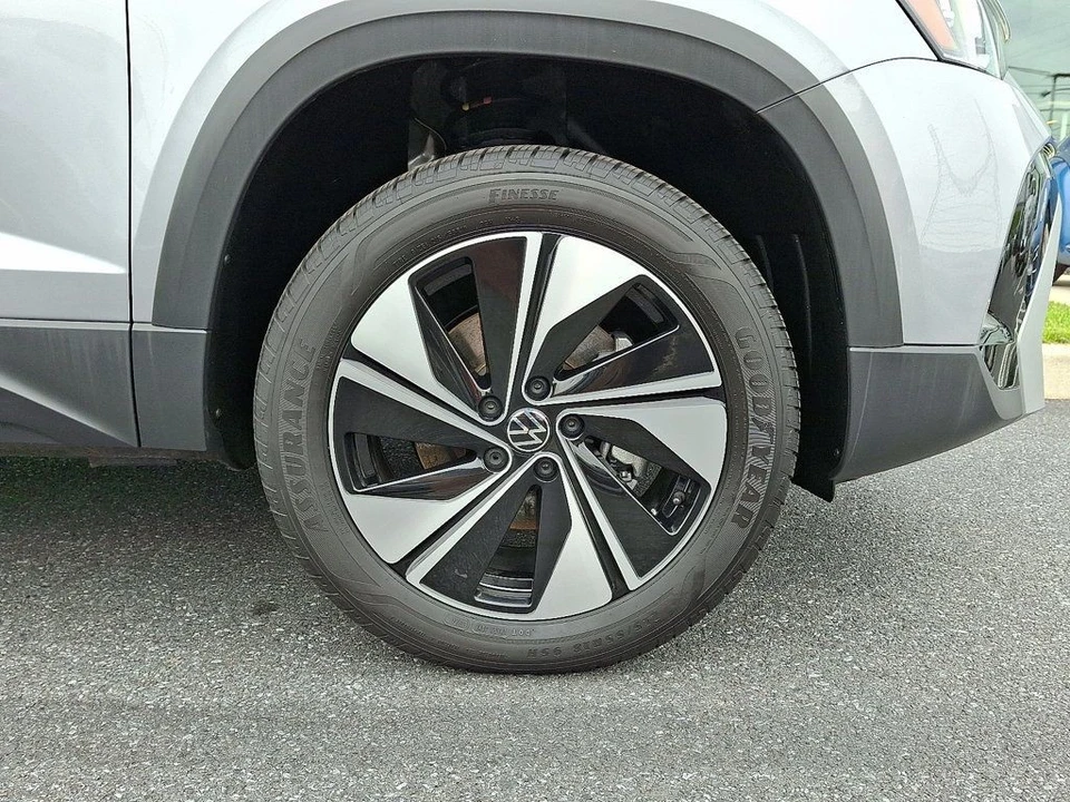 2025 Volkswagen Taos - Image 8 of 12