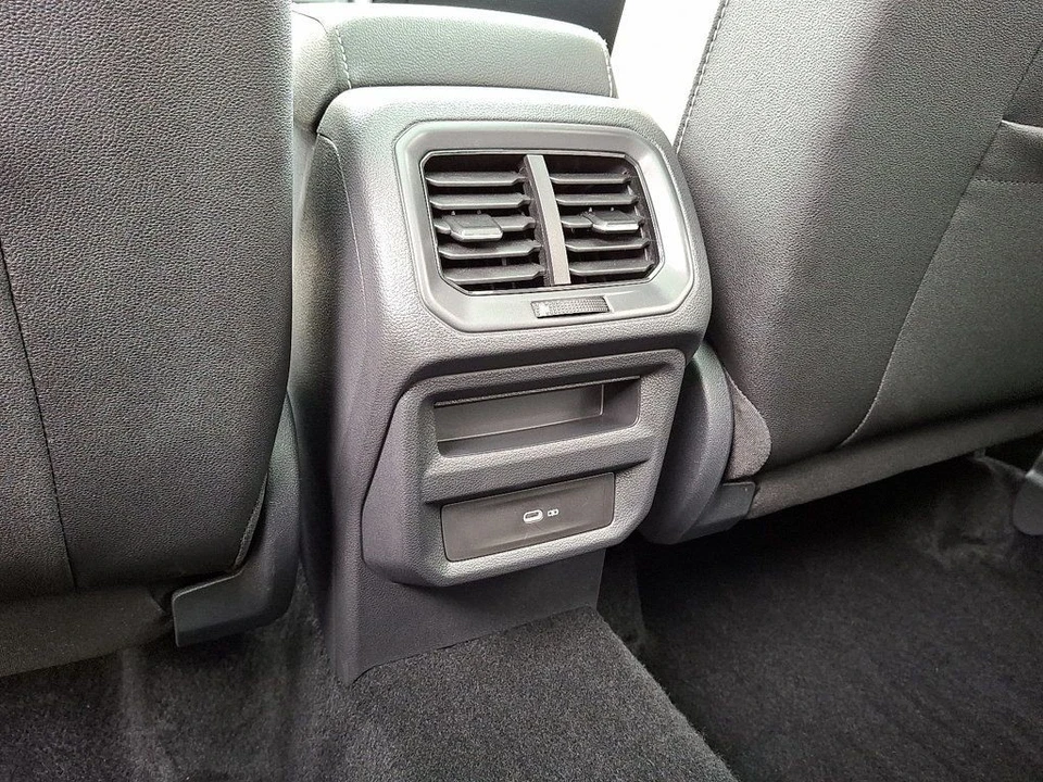 2025 Volkswagen Taos - Image 11 of 12