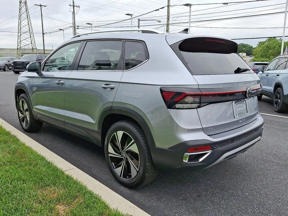 2025 Volkswagen Taos - Image 4 of 12