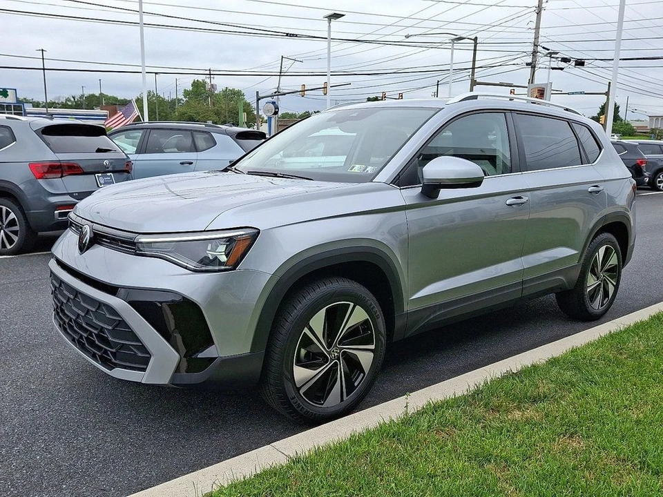 2025 Volkswagen Taos - Image 3 of 12