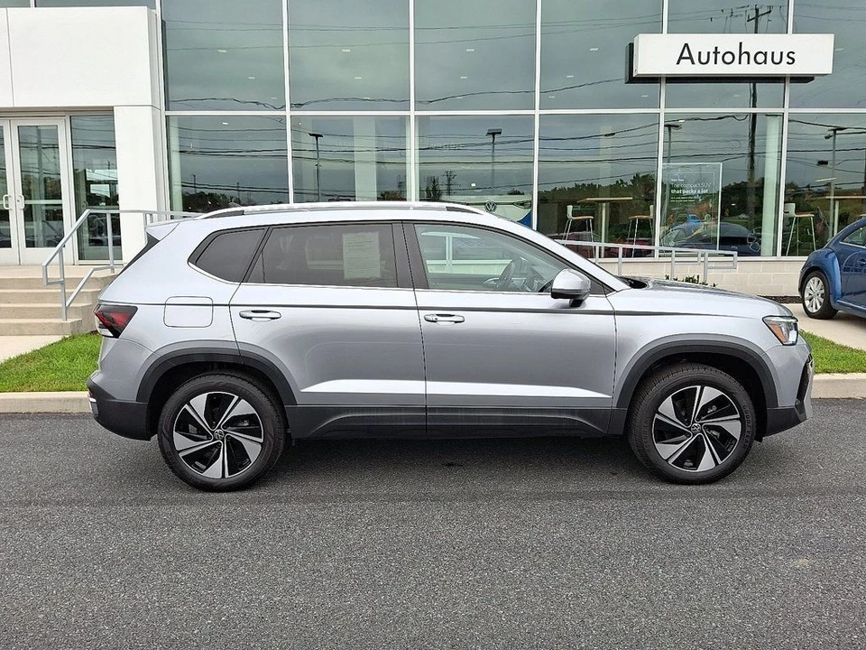 2025 Volkswagen Taos - Image 7 of 12