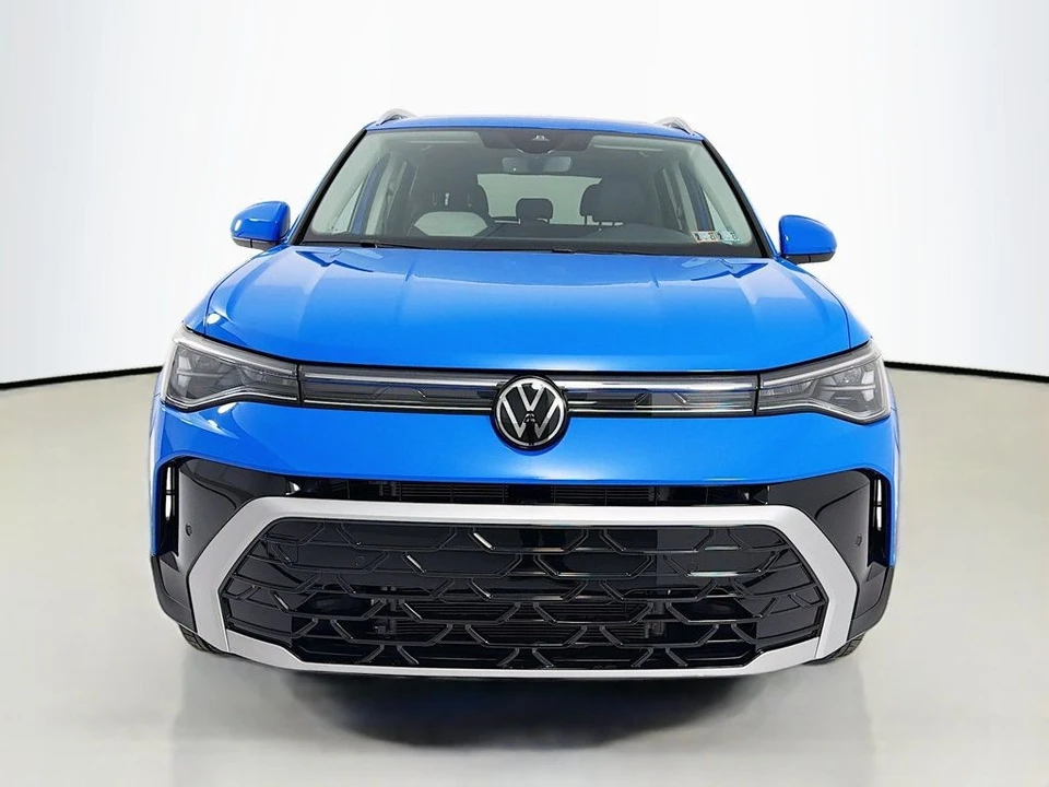 2025 Volkswagen Taos - Image 2 of 12