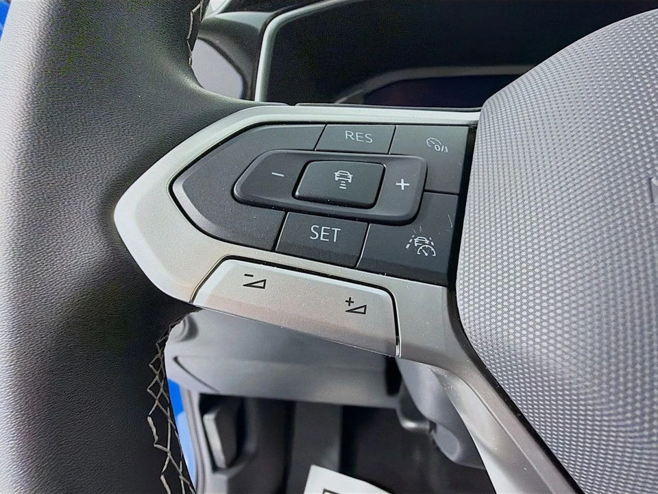 2025 Volkswagen Taos - Image 11 of 12
