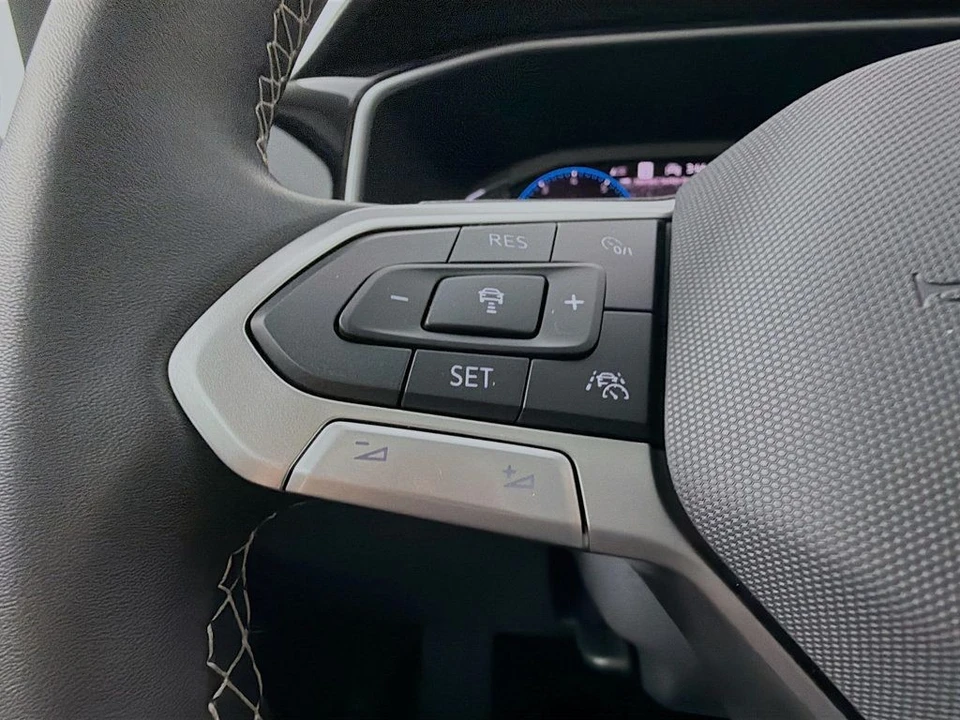 2025 Volkswagen Taos - Image 11 of 12