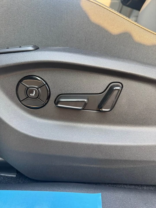2025 Volkswagen Tiguan - Image 14 of 17