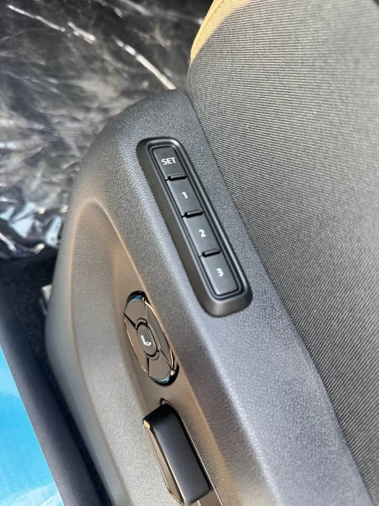 2025 Volkswagen Tiguan - Image 15 of 17